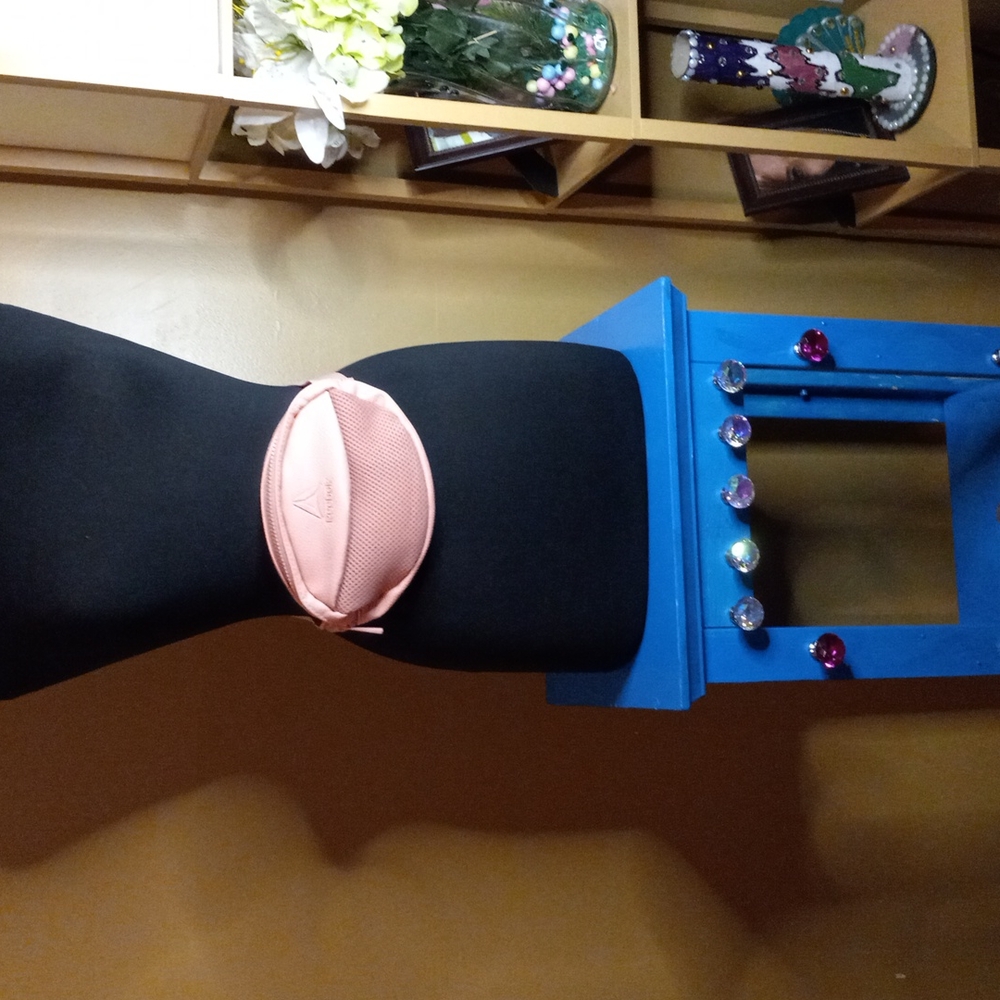 Reebok fanny pack/crossbody NWOT